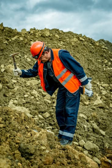 Geologist hammer breaks ore